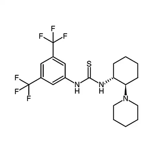 N-[3，5-双(三фтораметил)фенил]-N'-[(1R，2R)-2-(1-哌啶基)环гексил基]серы脲